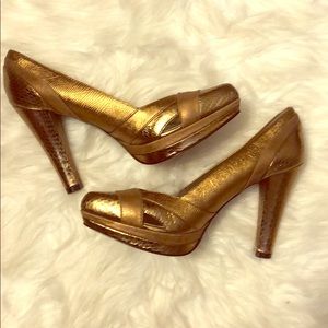 Carlos Santana Gorgeous Bronze Pumps